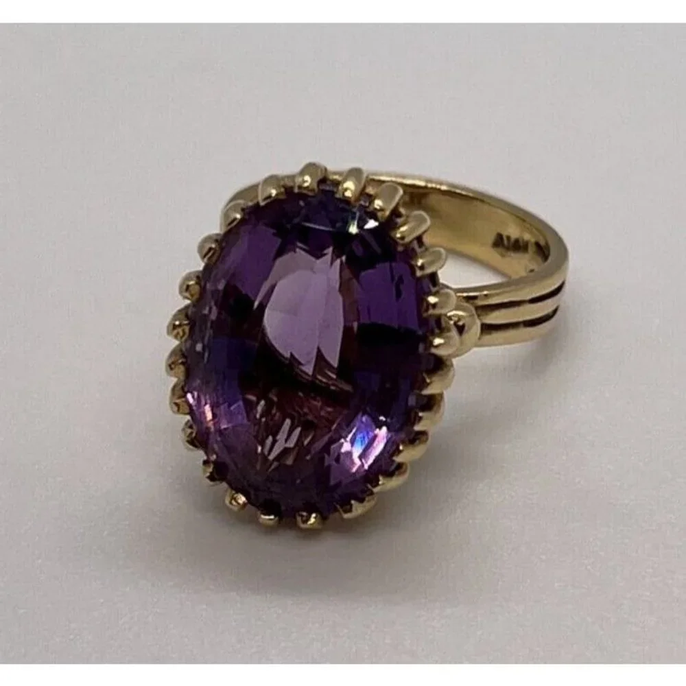 14K YELLOW GOLD & AMETHYST RING  SIZE 5.5
